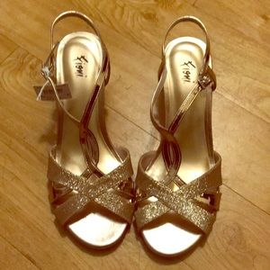 Glittery gold pumps
